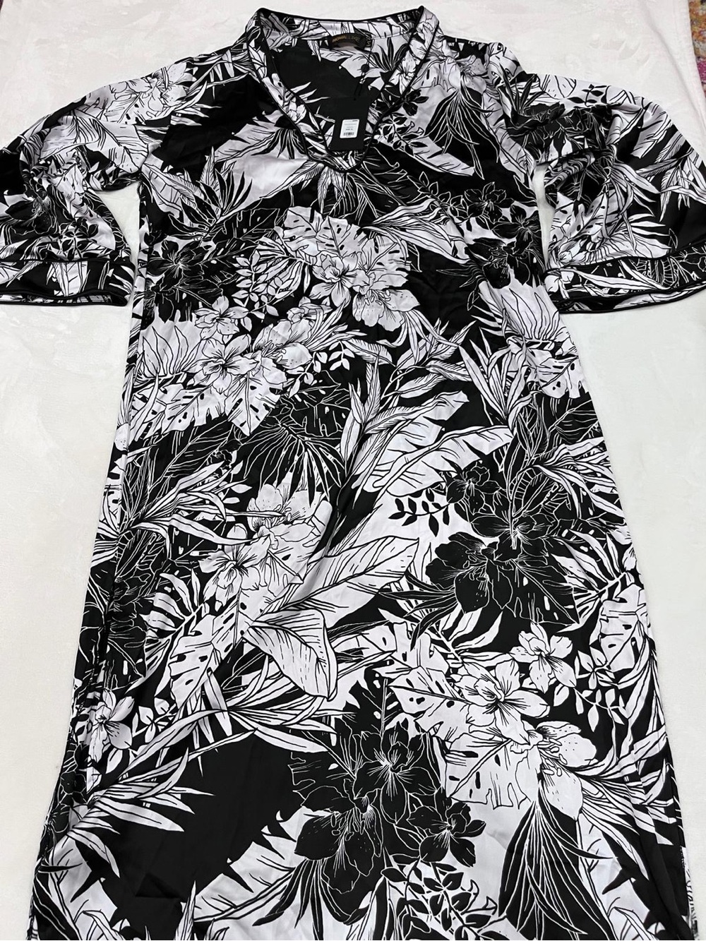 Fashion Nova Black & White Floral Maxi Dress with V-Neck - Picture 4 of 4